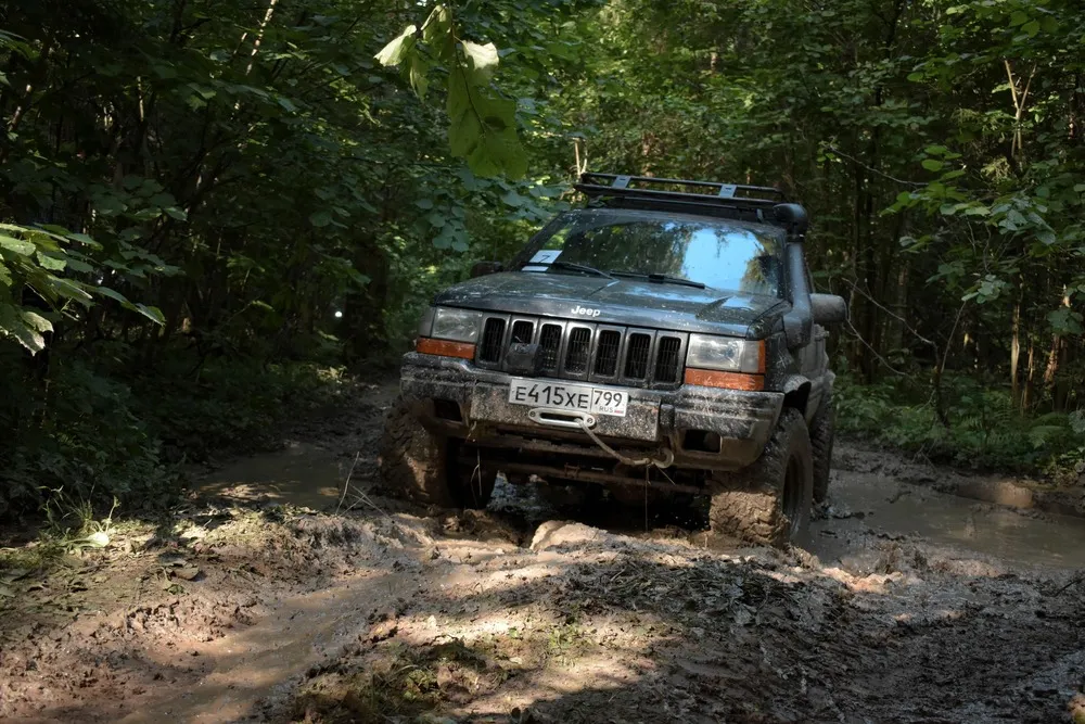 Jeep Grand Cherokee on a muddy trail