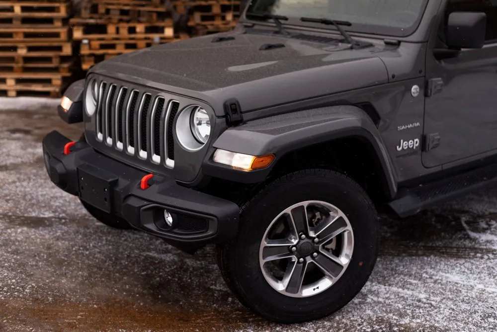 Jeep Wrangler front three-quarter