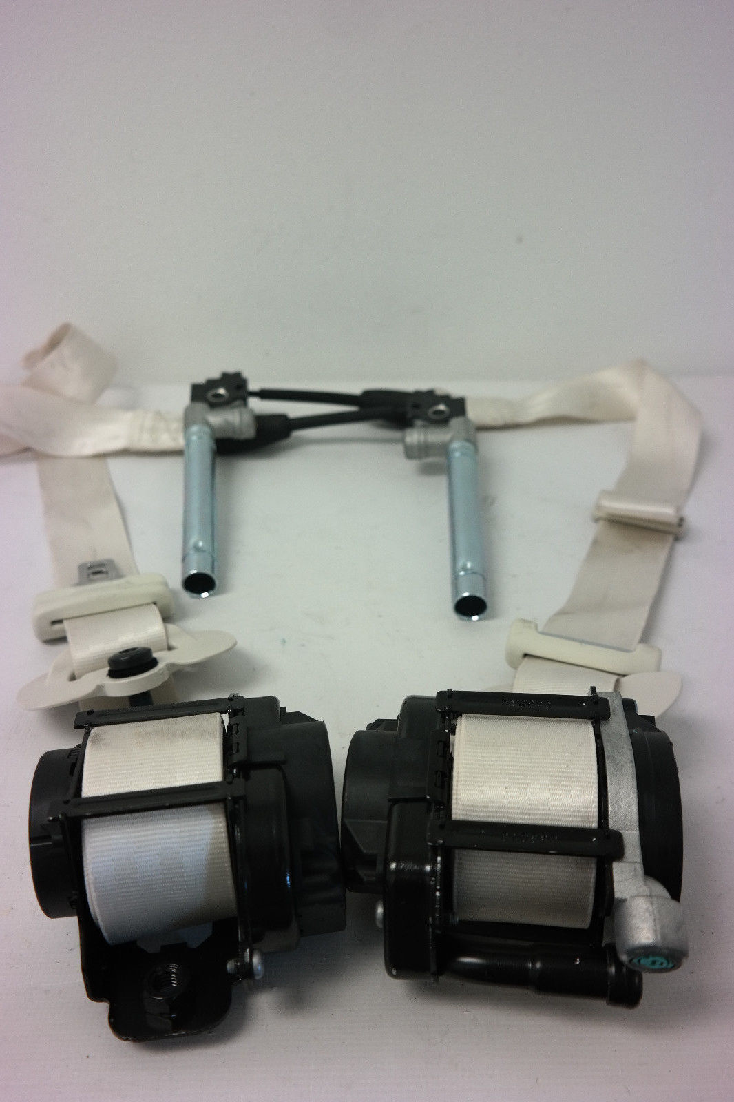 2015 Lincoln MKC Front Driver and Passenger Seat Belt Pretensioner Set, White, Genuine OEM