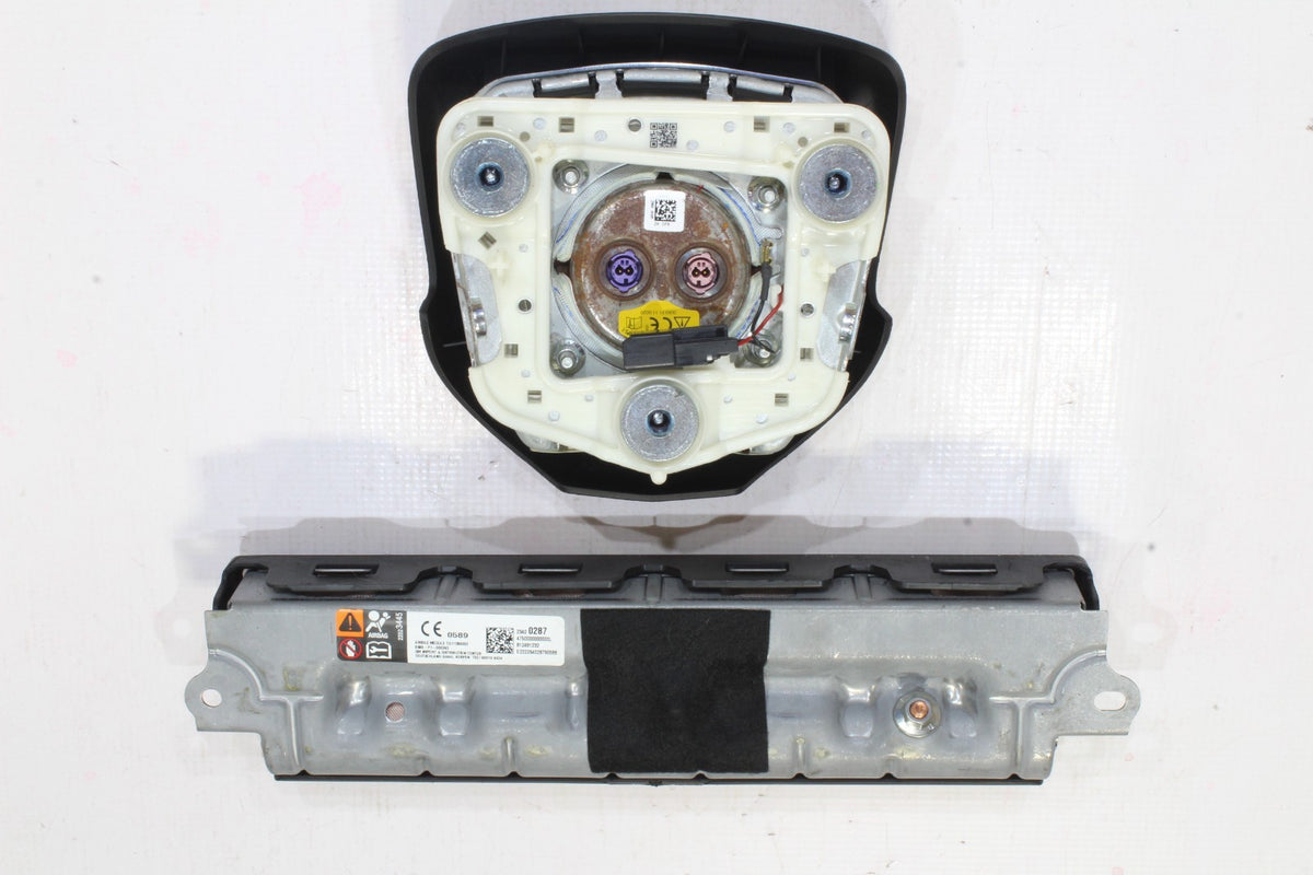 2020-2024 Cadillac XT6 Driver Wheel and Knee Airbag, Genuine OEM, photo 2