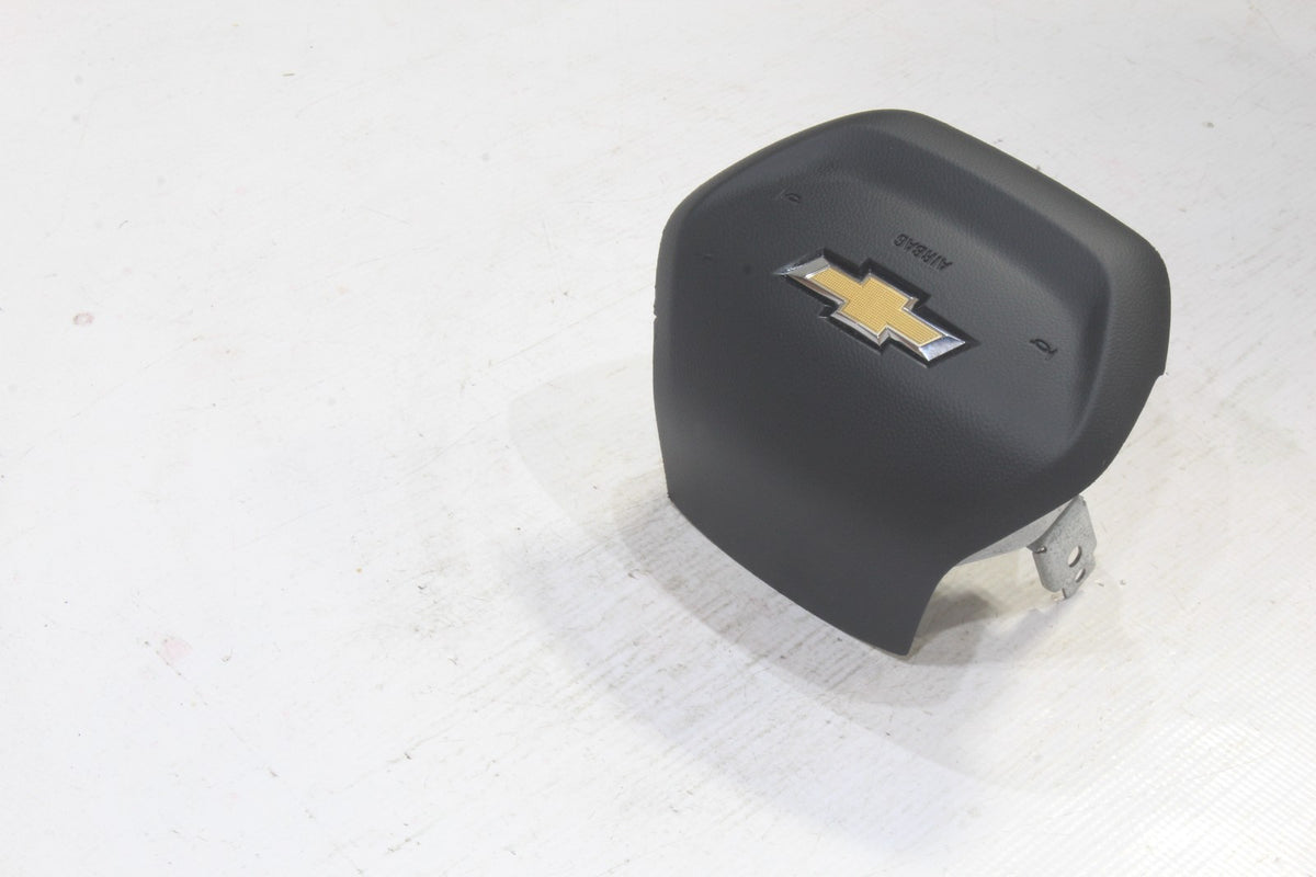 2024-2025 Chevrolet Traverse Driver Wheel Airbag, Black with Gold Emblem, Genuine OEM, photo 2
