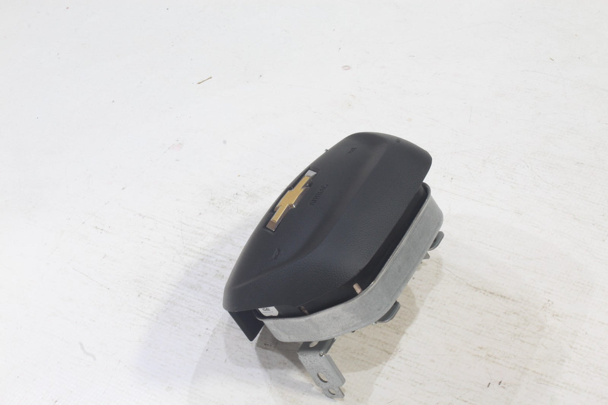 2024-2025 Chevrolet Traverse Driver Wheel Airbag, Black with Gold Emblem, Genuine OEM, photo 3