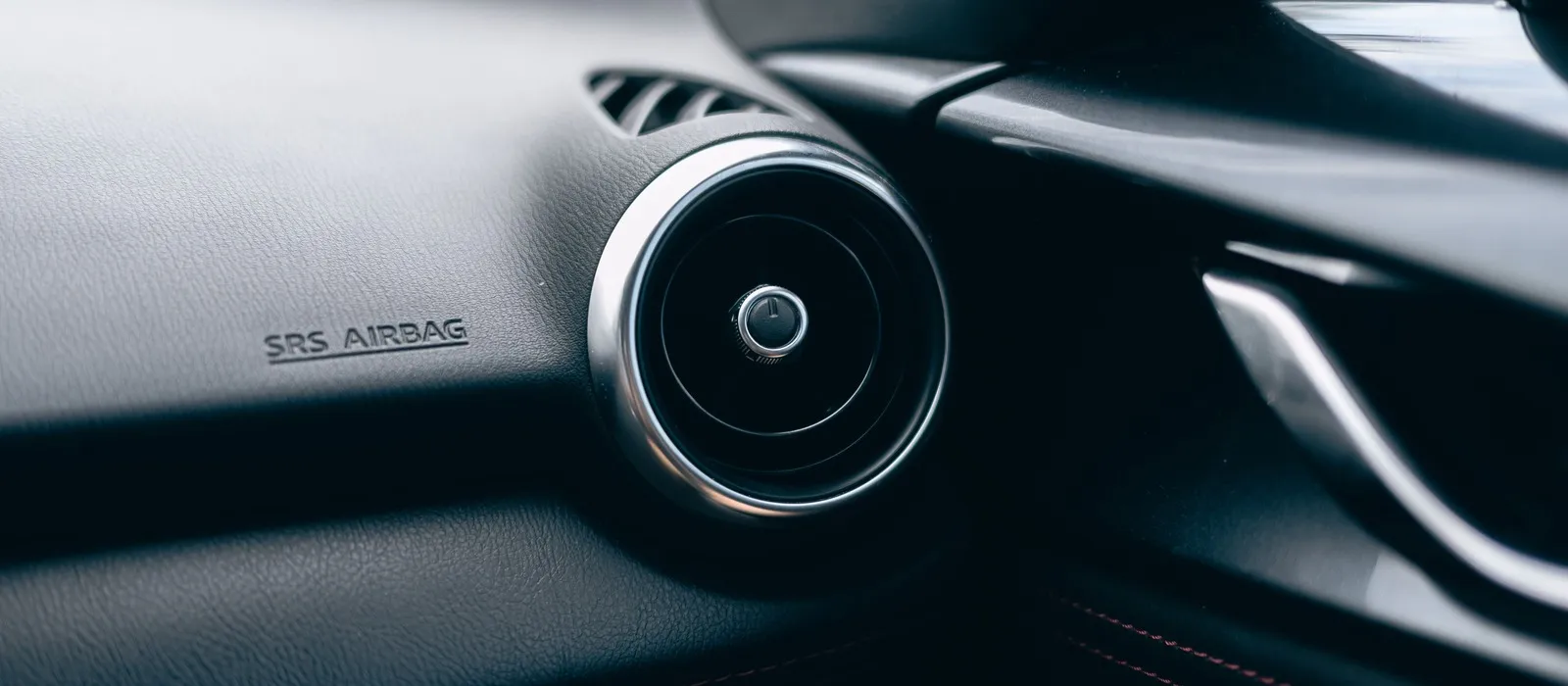 Dashboard panel marked SRS airbag next to an air vent